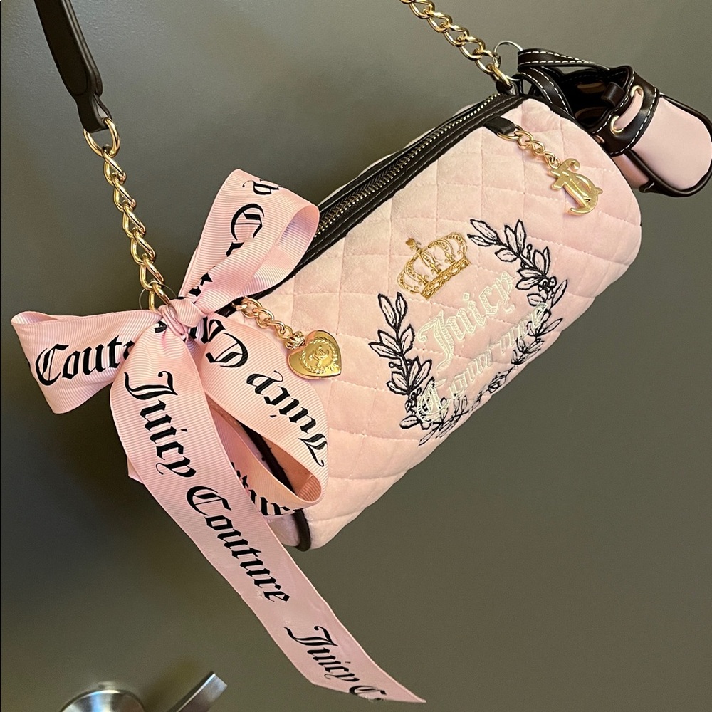 👑Juicy Couture Pink Quilted Barrel Bag with Charm🤎